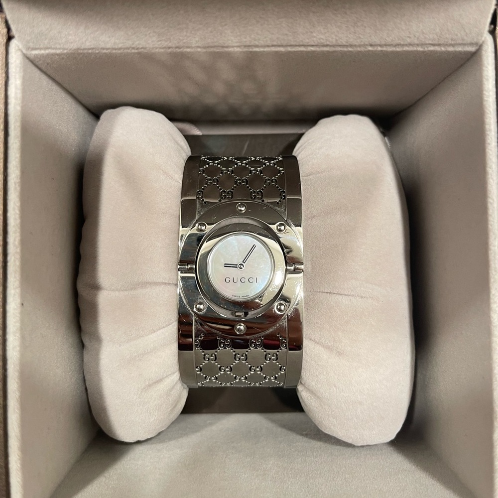 Gucci 112 Twirl Cuff watch